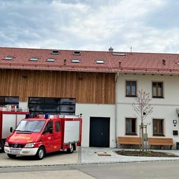 Dorfgemeinschafts- und Feuerwehrhaus in Waldhausen